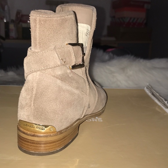 Ready for compliments w/ these MICHAEL KORS BOOTS - Picture 4 of 6